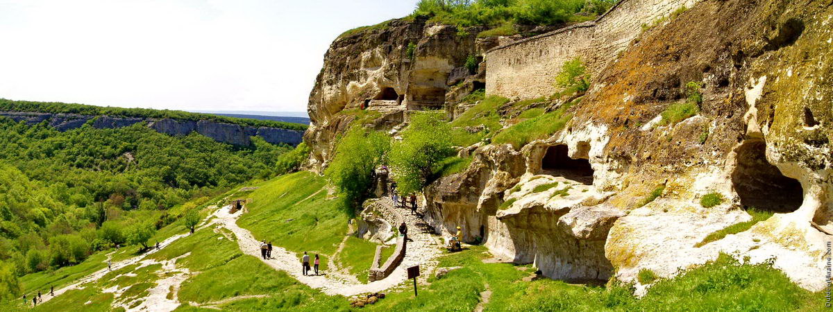http://www.outdoorukraine.com/images/stories/CAVETOWN/01-chufut_kale_vorota.jpg