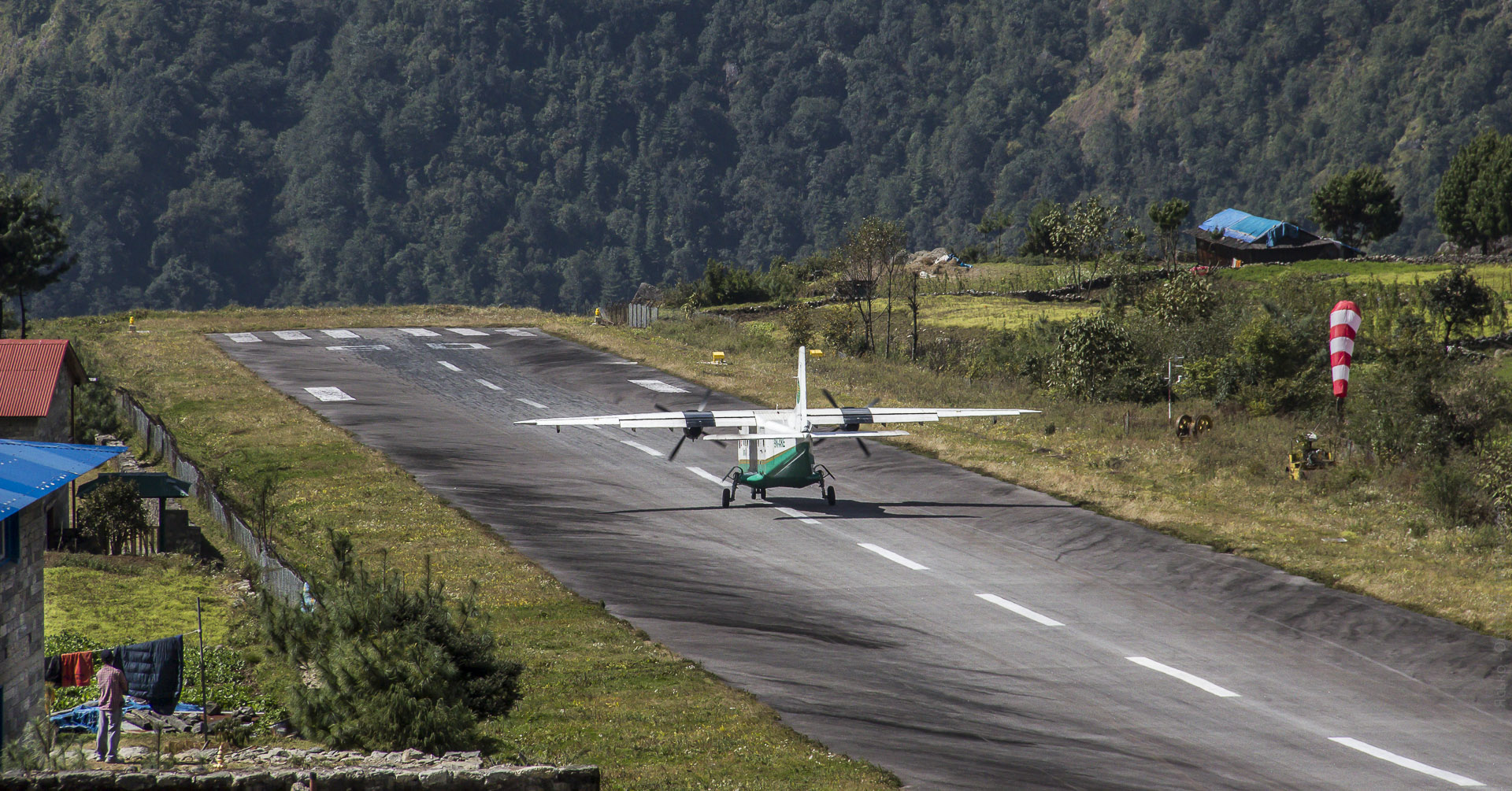 5 Reasons Why Lukla Tenzing-Hillary Airport Is Most Dangerous?